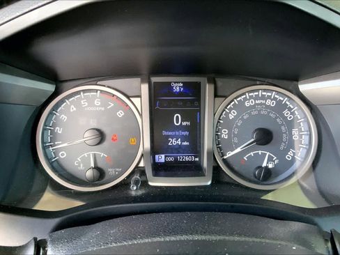 Used 2017 Toyota Tacoma SR5 w/ Tow Package image 25