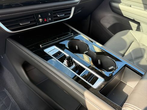 New 2026 Volkswagen Atlas SE image 13