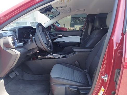 Used 2026 Chevrolet Trax LT w/ LT Convenience Package image 10