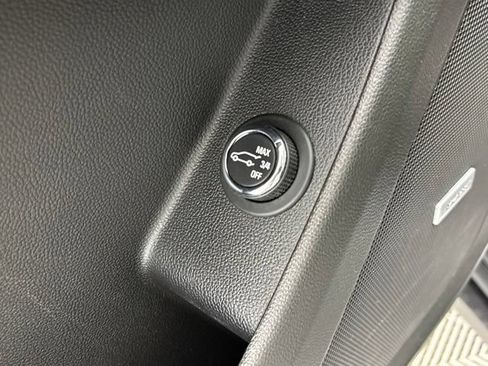 Used 2020 Chevrolet Traverse LT w/ LT Premium Package AWD/4WD image 18