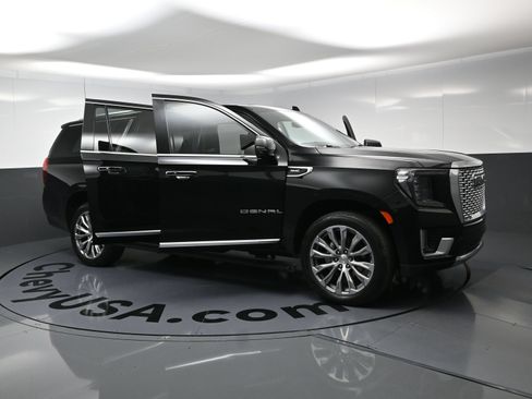 Used 2021 GMC Yukon XL Denali w/ Denali Premium Package AWD/4WD image 25
