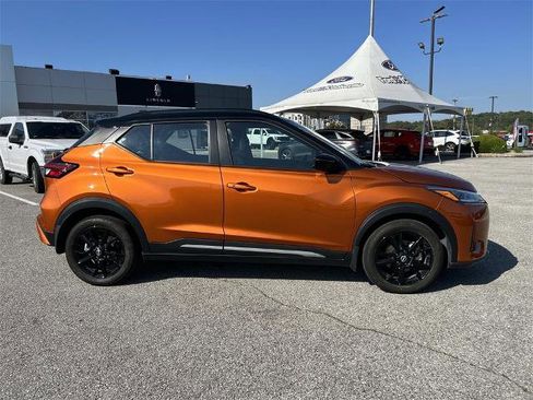 Used 2023 Nissan Kicks SR w/ SR Premium Package image 3