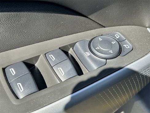 Used 2025 Chevrolet Trax RS w/ Driver Confidence Package image 16