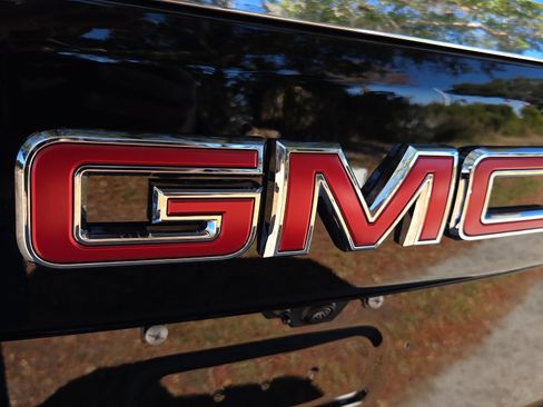 New 2026 GMC Yukon Elevation image 16