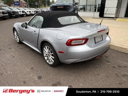 Used 2018 FIAT 124 Spider Lusso w/ Convenience Group RWD image 3