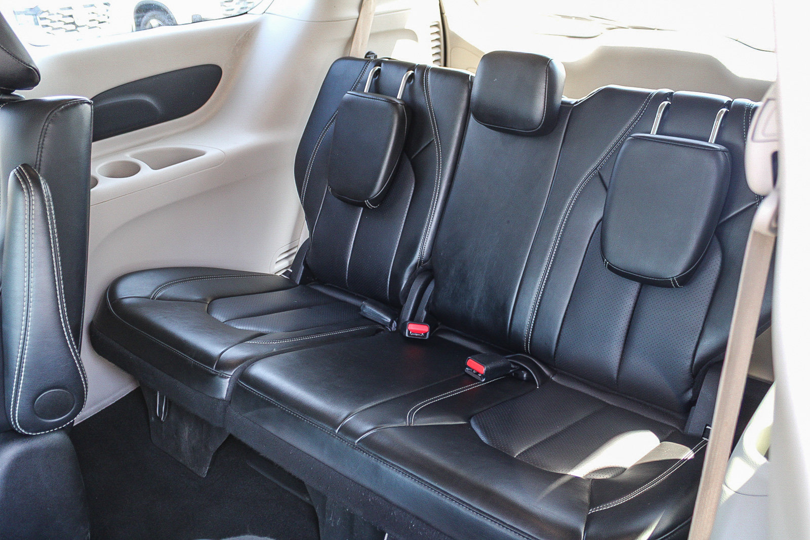 Used 2024 Chrysler Pacifica Limited FWD image 21