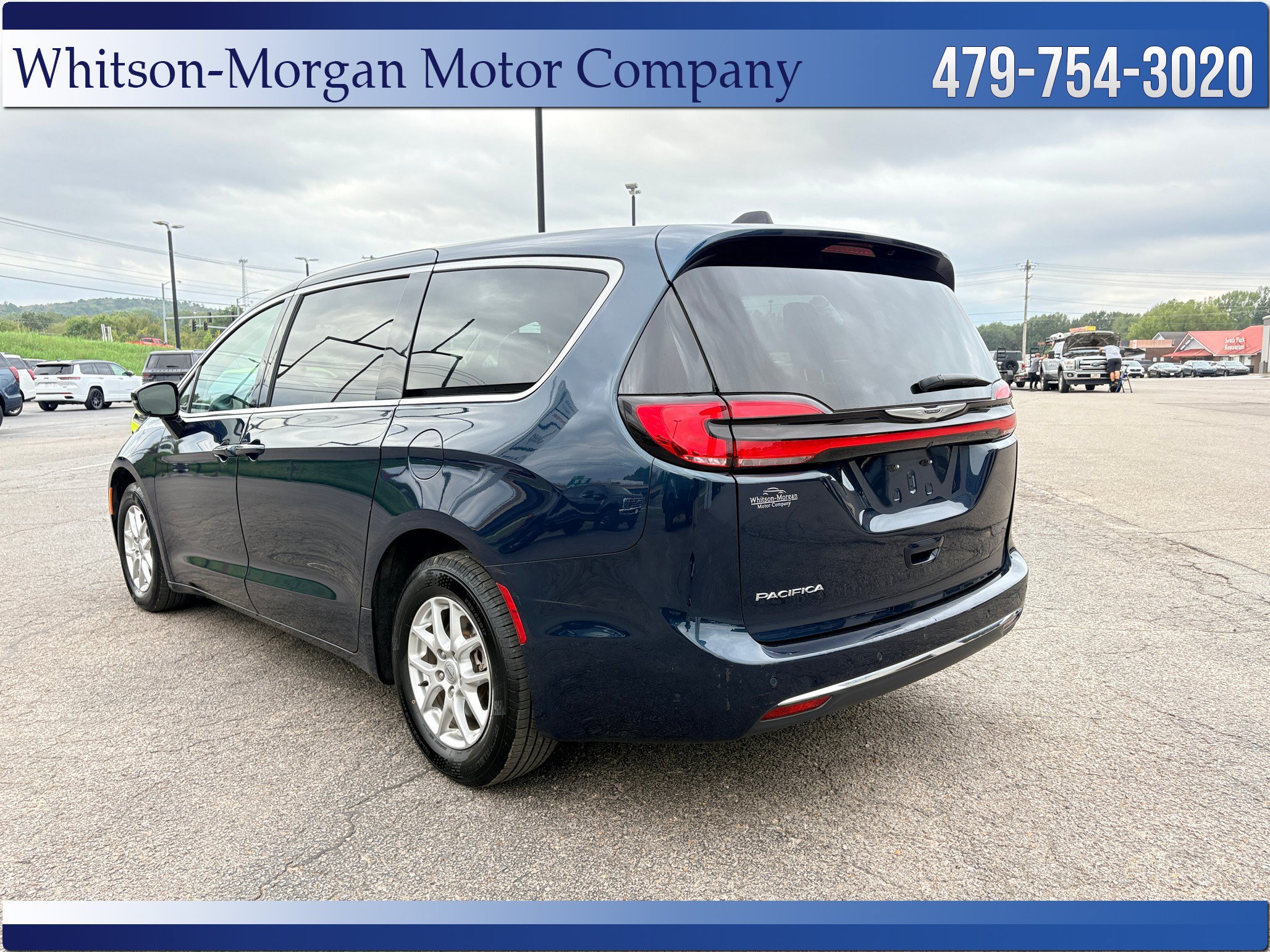 Used 2024 Chrysler Pacifica Touring-L FWD image 7