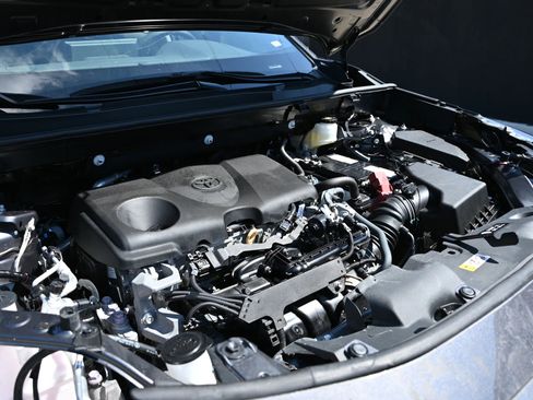 Used 2025 Toyota RAV4 XLE image 15