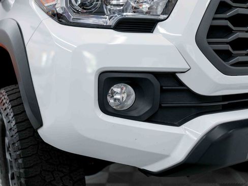 Used 2020 Toyota Tacoma TRD Off-Road w/ Technology Package image 16