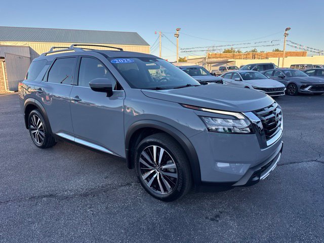 Used 2025 Nissan Pathfinder Platinum w/ Cargo Package AWD/4WD image 5