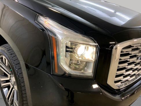 Used 2020 GMC Yukon XL Denali w/ Denali Premium Package AWD/4WD image 27