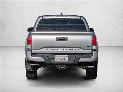 Used 2022 Toyota Tacoma TRD Sport image 7