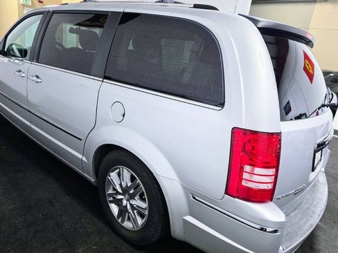 Used 2008 Chrysler Town & Country Limited w/ Entertainment Group #3 FWD image 36