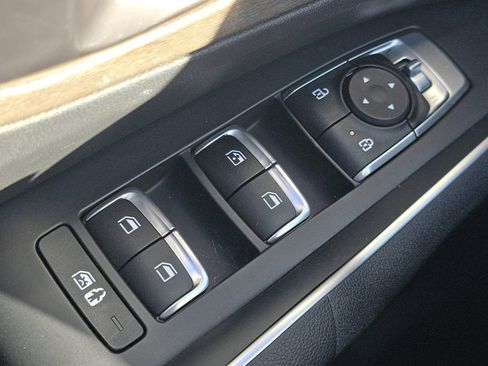 Used 2023 Kia Sorento S w/ Panoramic Sunroof Package image 23