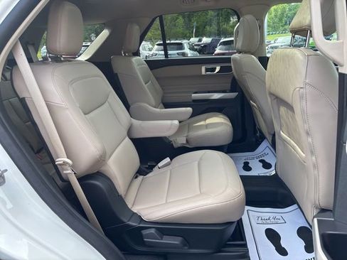 Used 2023 Ford Explorer XLT w/ Equipment Group 202A AWD/4WD image 19