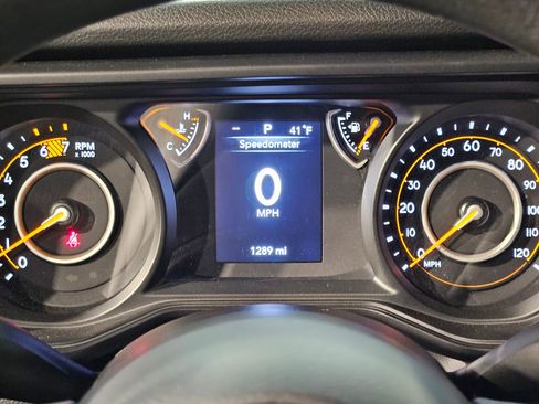 Used 2025 Jeep Wrangler Sport image 15