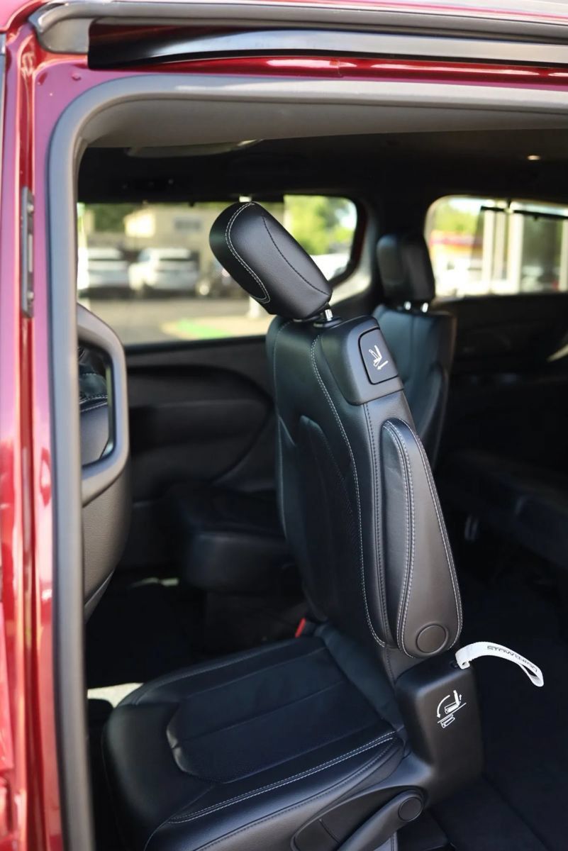 Used 2019 Chrysler Pacifica Touring-L w/ Advanced Safetytec Group FWD image 36