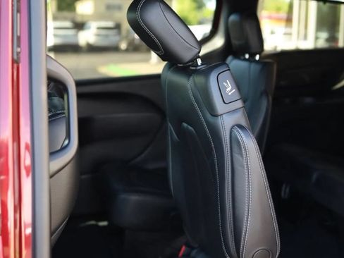 Used 2019 Chrysler Pacifica Touring-L w/ Advanced Safetytec Group FWD image 36