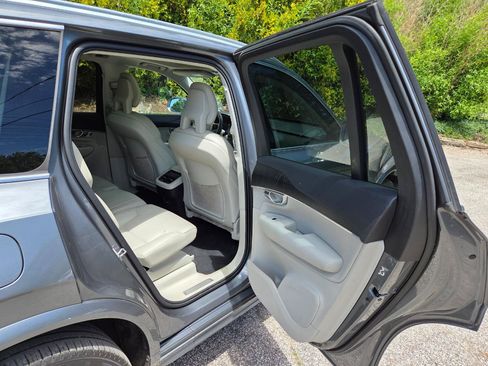 Used 2020 Volvo XC90 T5 Momentum w/ Protection Package Premier AWD/4WD image 14