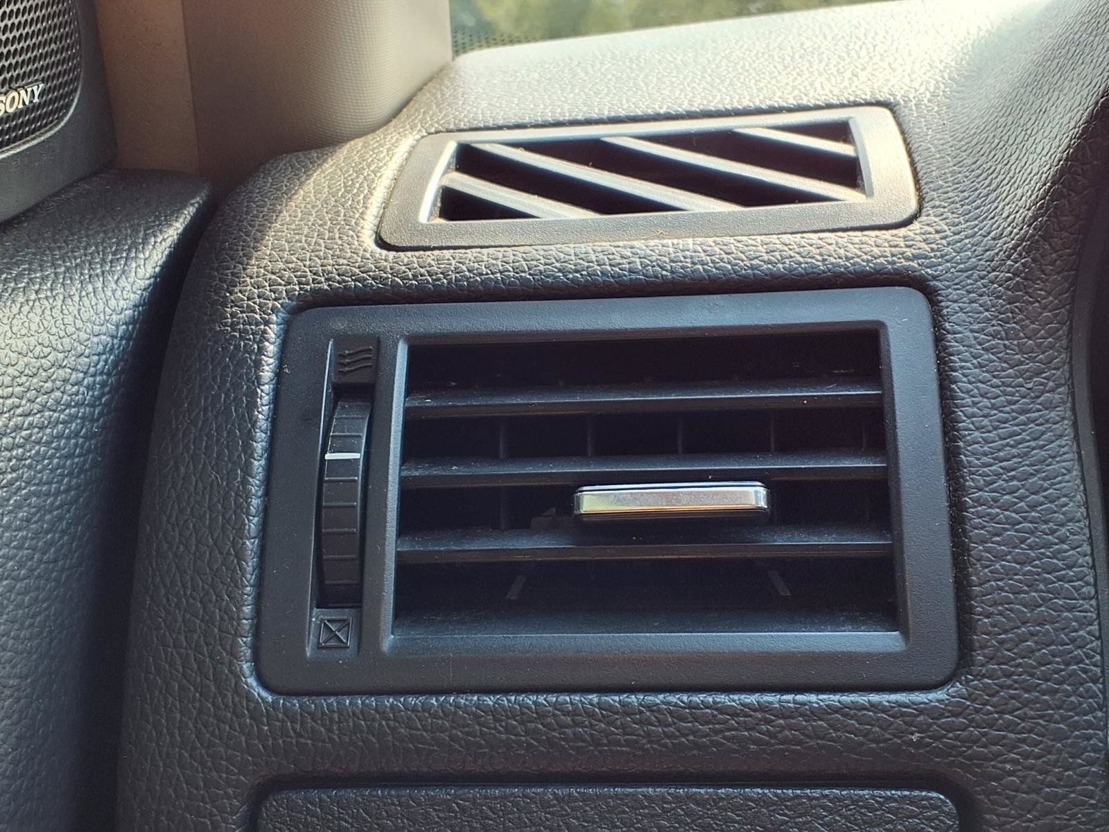 Used 2012 Ford Fusion Hybrid FWD image 23