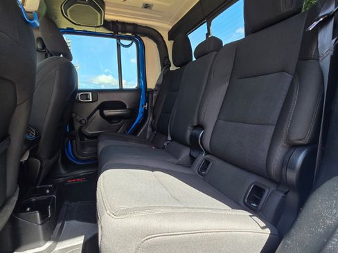 Used 2020 Jeep Gladiator Sport AWD/4WD image 17