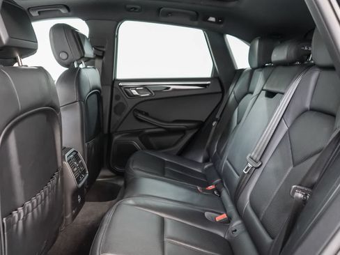 Certified 2023 Porsche Macan AWD/4WD image 25