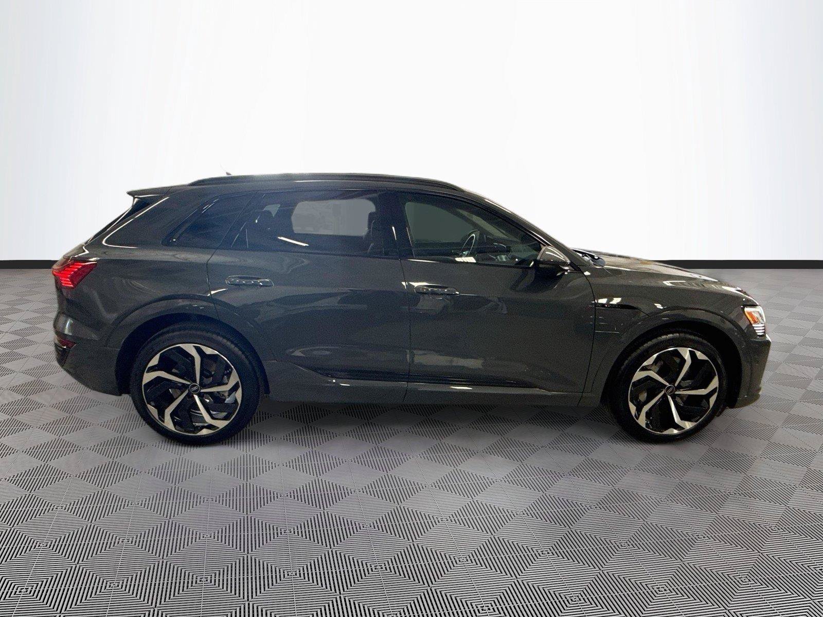 Certified 2024 Audi Q8 e-tron Premium Plus w/ Premium Plus Package AWD/4WD image 8
