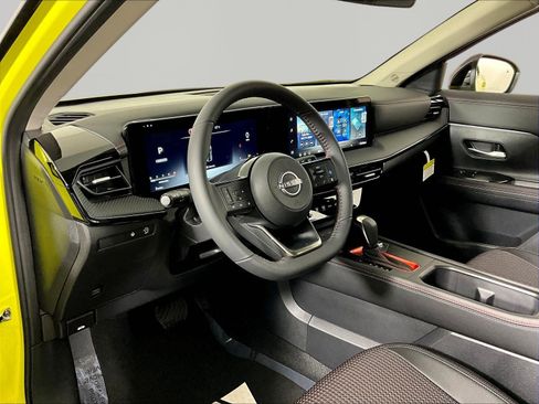 New 2026 Nissan Kicks SR w/ Cold Weather Package FWD image 15
