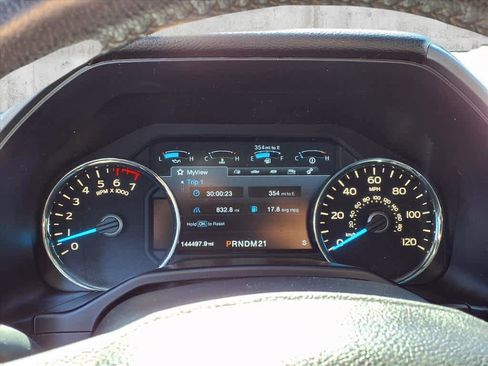 Used 2016 Ford F150 Platinum w/ Equipment Group 701A Luxury image 15