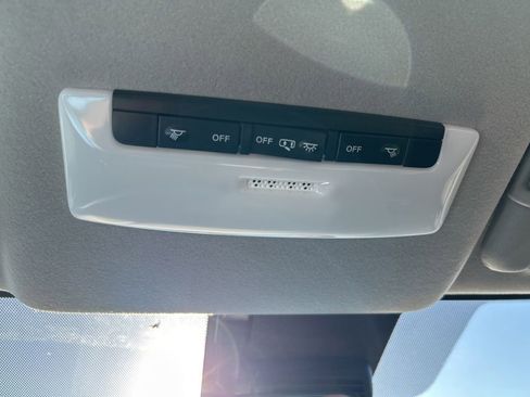 New 2025 Nissan Versa SR image 31