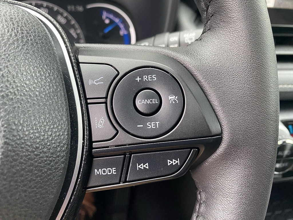 Used 2025 Toyota RAV4 XLE w/ Convenience Package AWD/4WD image 61