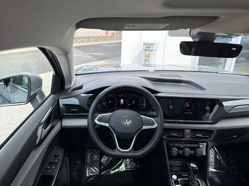 Used 2024 Volkswagen Taos SEL AWD/4WD image 16