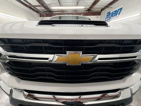 Used 2024 Chevrolet Silverado 2500 LT AWD/4WD image 30