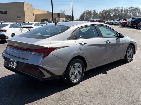 New 2026 Hyundai Elantra SE FWD image 6