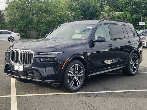 Certified 2024 BMW X7 xDrive40i w/ M Sport Package AWD/4WD image 3