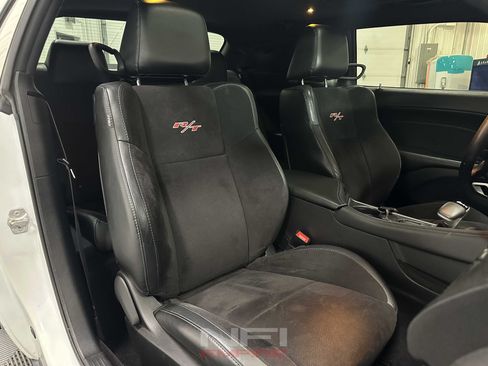 Used 2016 Dodge Challenger R/T RWD image 38