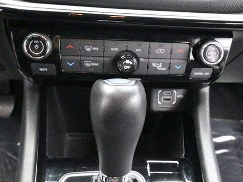Used 2025 Jeep Compass Trailhawk AWD/4WD image 16