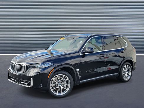 Certified 2026 BMW X5 sDrive40i image 1