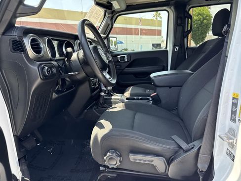 Used 2023 Jeep Gladiator Overland image 20