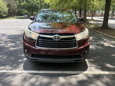 Used 2016 Toyota Highlander XLE FWD image 12