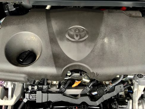 Used 2021 Toyota Sienna XLE image 32