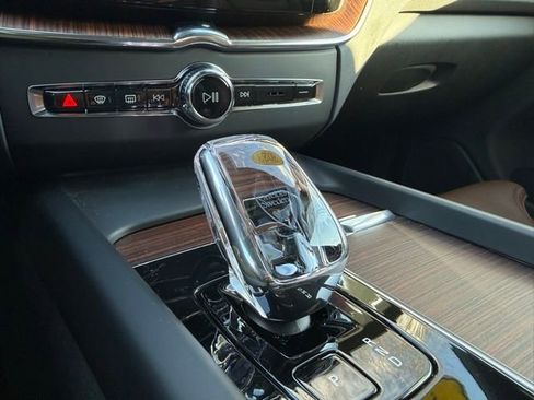 Certified 2023 Volvo XC60 B5 Ultimate w/ Climate Package image 25