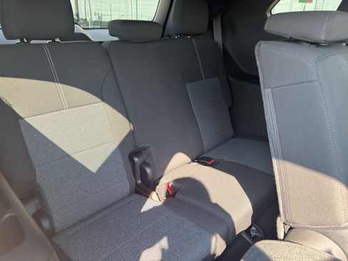 Used 2025 GMC Acadia Elevation FWD image 29