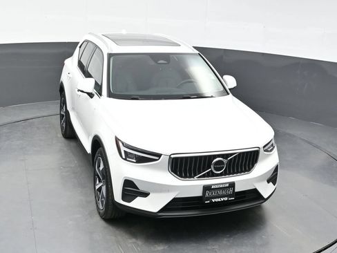 Used 2025 Volvo XC40 B5 Core AWD/4WD image 29