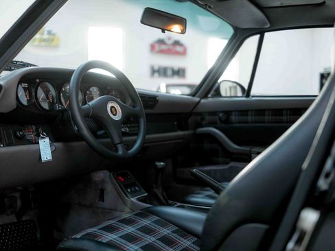 Used 1996 Porsche 911 Carrera image 2