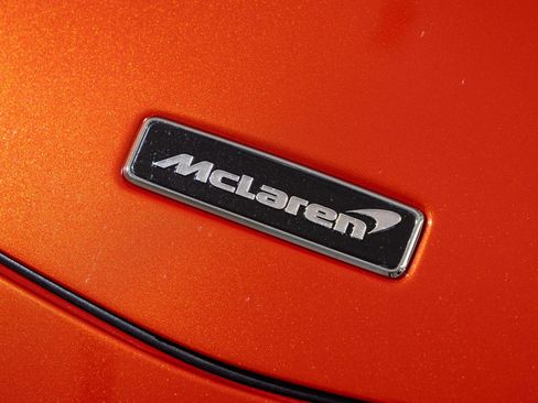 Used 2023 McLaren Artura image 32