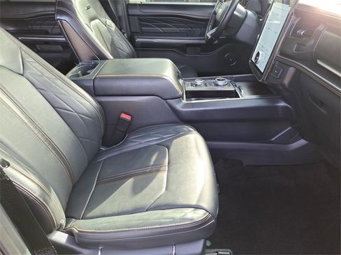 Certified 2022 Ford Expedition Max Platinum image 25