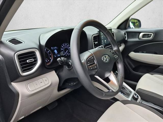 Used 2022 Hyundai Venue SEL FWD image 10