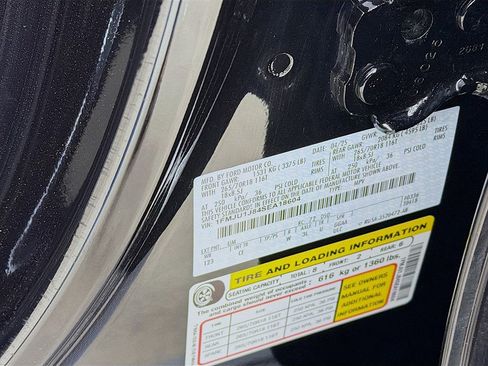 Used 2025 Ford Expedition Active image 38