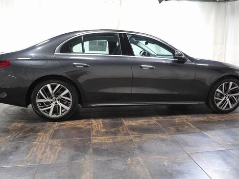 Used 2025 Mercedes-Benz E 350 4MATIC Sedan image 3
